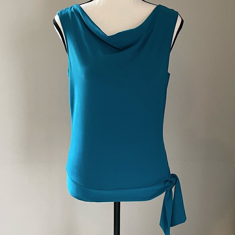 NWOT! Alfani Teal Sleeveless Rouched-Neck, Tie-Side Fitted Blouse. Size Medium.